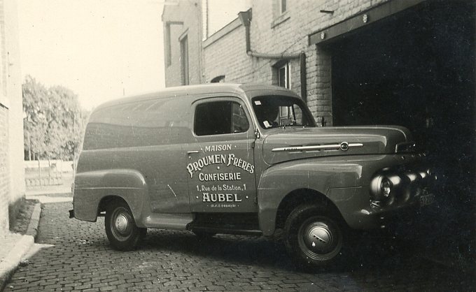 Vie quotidienne Camionnette Proumen Livraisons Années 50 - Marc Proumen010.jpg