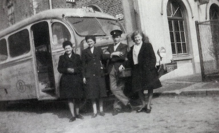 Le bus "Willems" à la gare d'Aubel