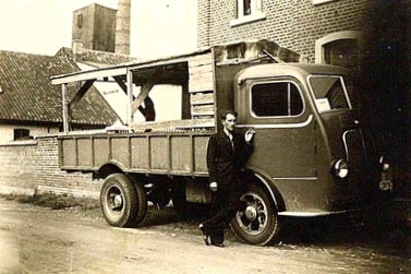 Siroperie camion reçu la veille de la guerre 1940 - Clément Meurens.jpg