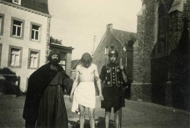 Rosaire Jeux scéniques 1949 Participants Haccour Anne-Marie031.jpg