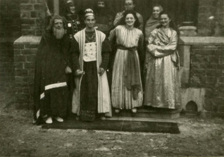 Rosaire Jeux scéniques 1949 Participants Haccour Anne-Marie032.jpg