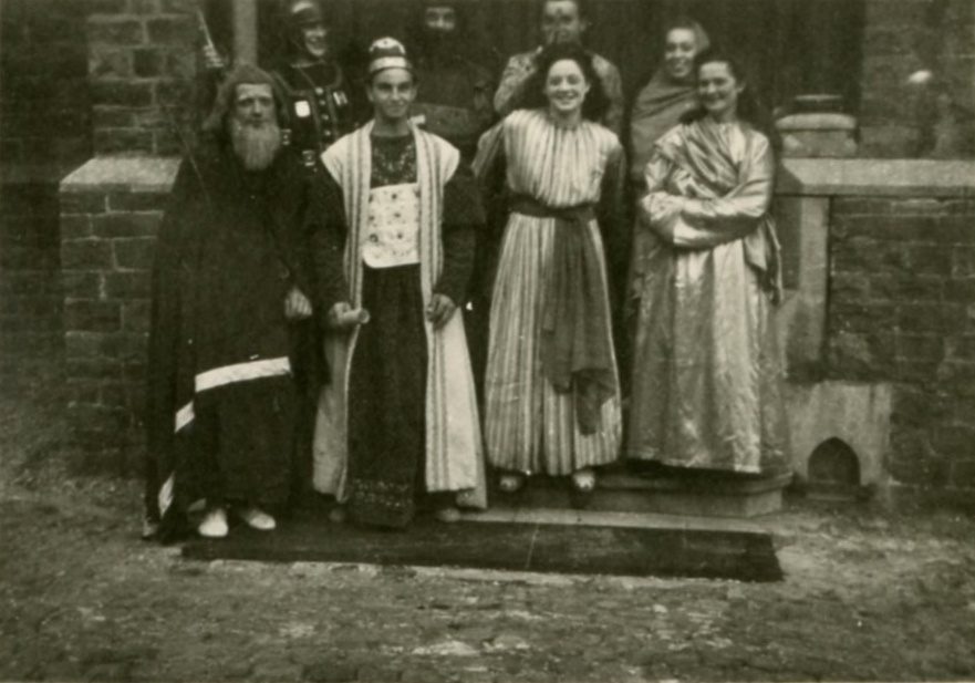 Rosaire Jeux scéniques 1949 Participants Haccour Anne-Marie032.jpg