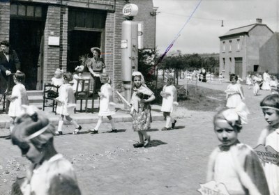 La procession - Clairette Piron