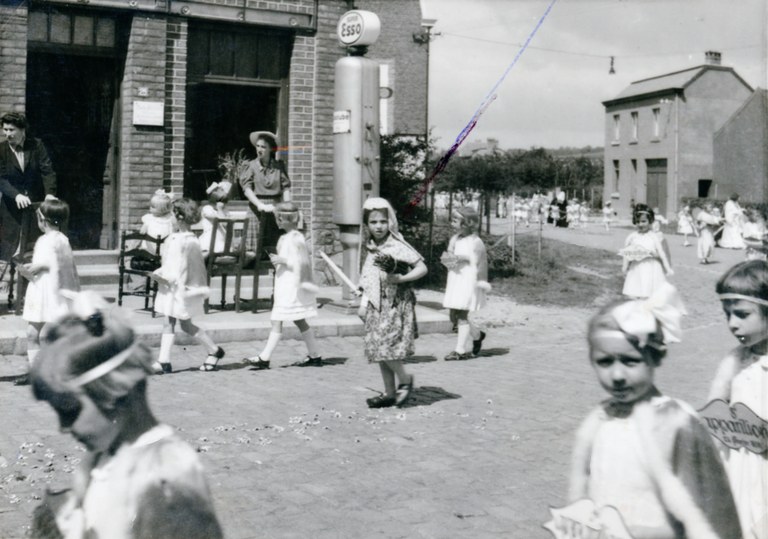 La procession - Clairette Piron