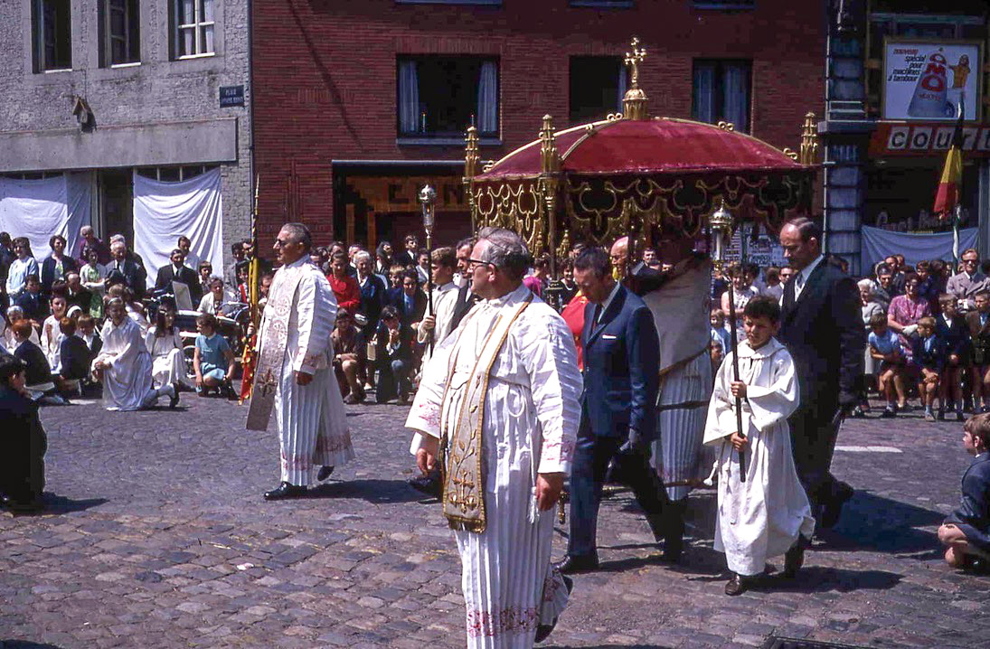 Procession Théo Piron 1970 - G Detry (10).JPG