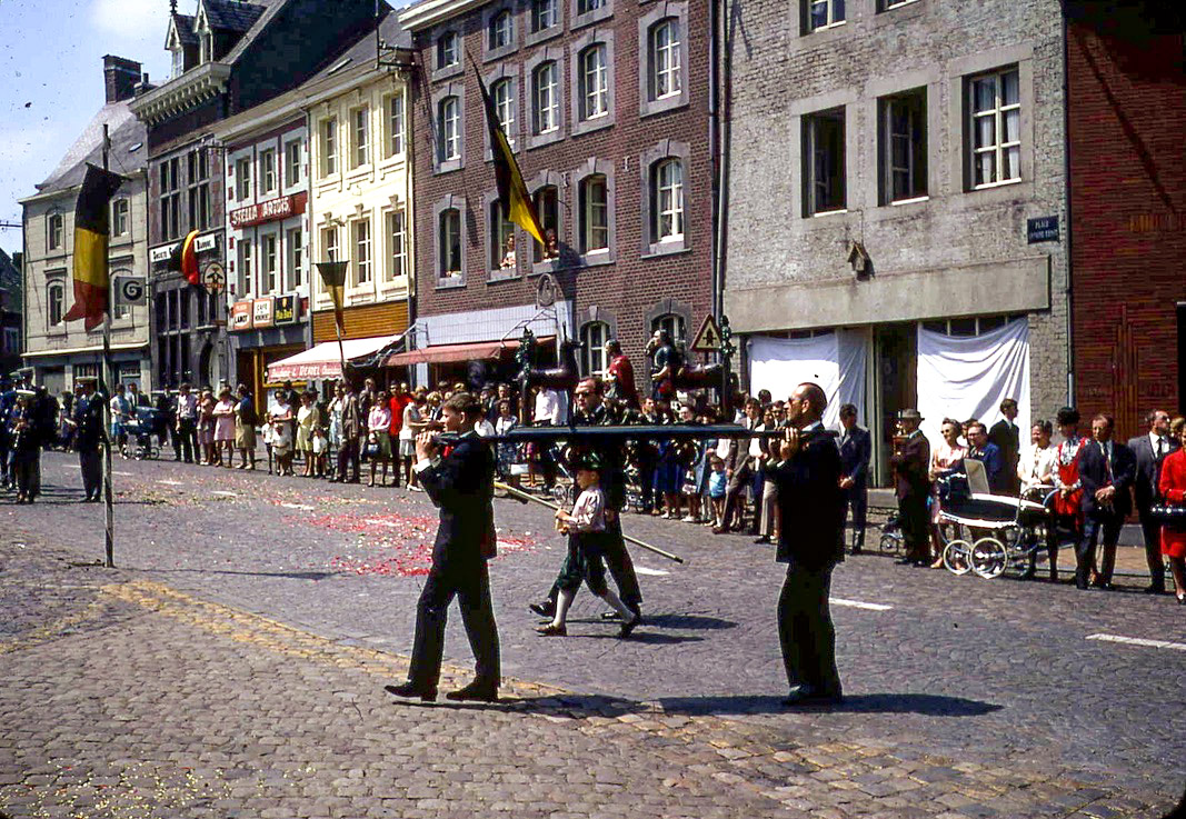 Procession Théo Piron 1970 - G Detry (9).JPG